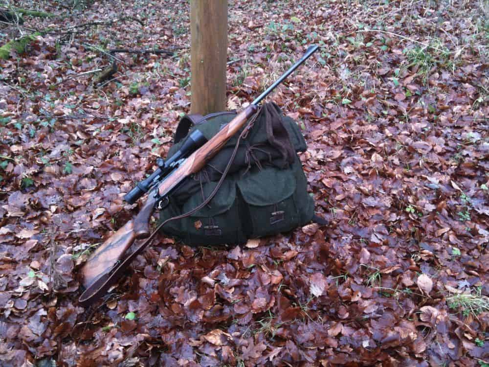 Paquete de caza y rifle
